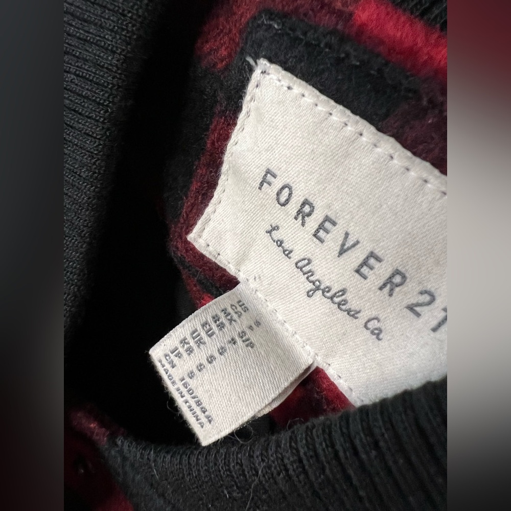 EUC Forever 21 Women’s small red black buffalo plaid bomber jacket faux leather - Picture 6 of 12